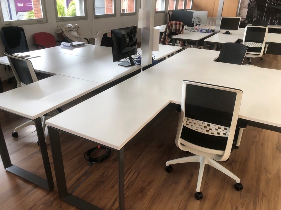 Büroaufteilung in Kreuzform